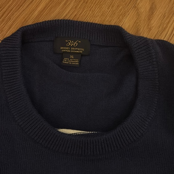 Men’s Sweater - Picture 2 of 2